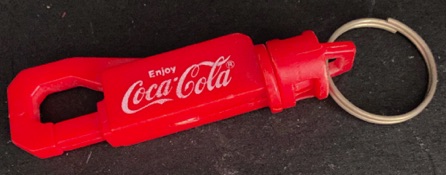 93142-3 € 1,50 coca cola sleutelhanger plastic rood